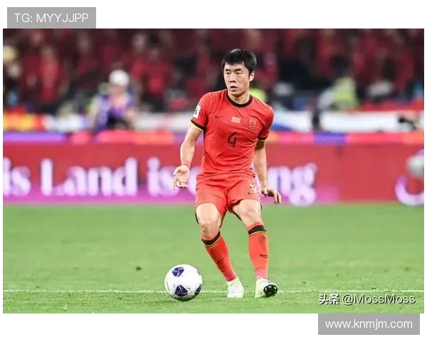 中国足球队迎战亚洲杯强敌,主帅宣布全新战术布局,球迷热议未来前景 中国足球队迎战亚洲杯强敌,主帅宣布全新战术布局,球迷热议未来前景