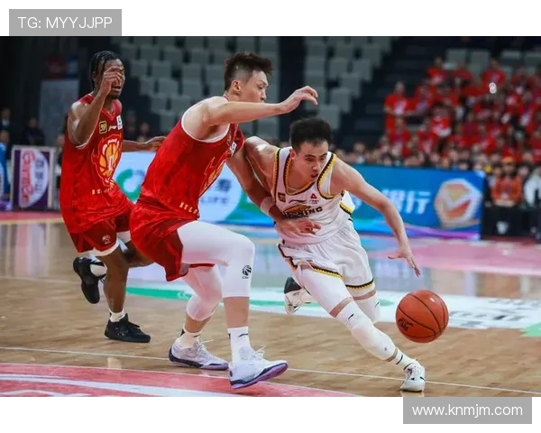 中国篮球联赛新赛季火爆开局 强队争锋引发球迷热议