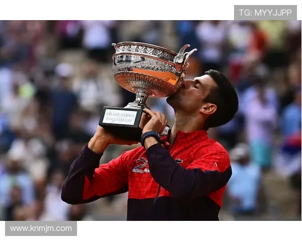 德约科维奇再创辉煌连夺三冠王巩固世界第一地位引发网坛热议