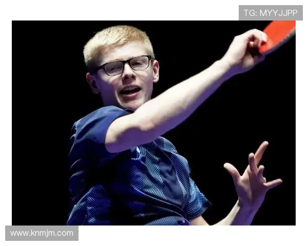 网球名将奋力拼搏大满贯赛场 谁能打破历史纪录引发热议