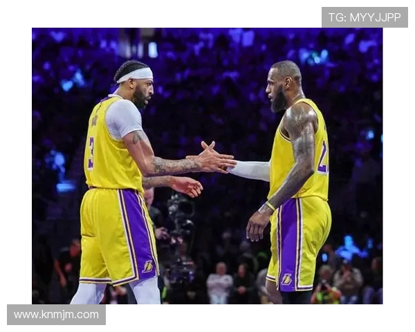 NBA最新动态：詹姆斯领衔湖人迎战勇士，浓眉受伤疑云引发球迷热议