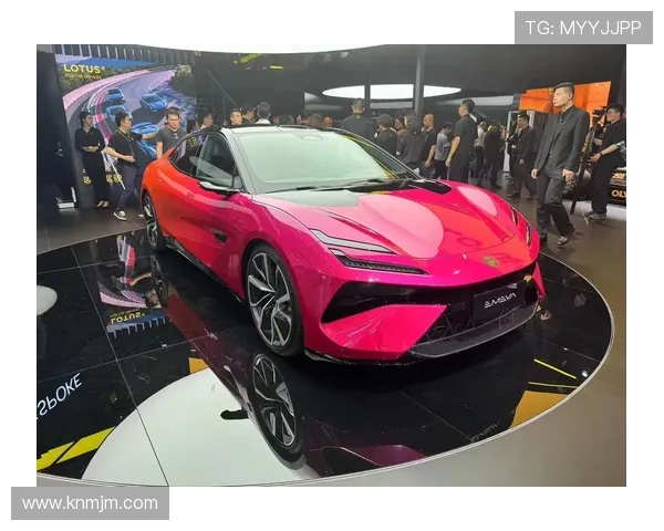 F1赛季激战正酣 红牛车队领跑积分榜 路特斯与梅赛德斯挑战日益激烈