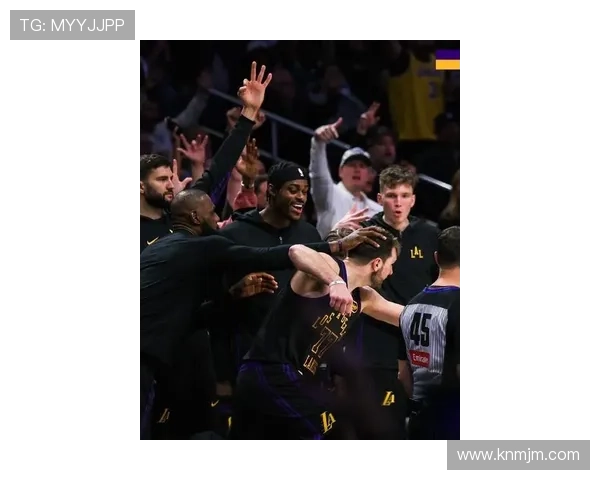 NBA最新动态：詹姆斯复出带领湖人击败勇士哈登加入76人豪阵雄鹿再展王者风采