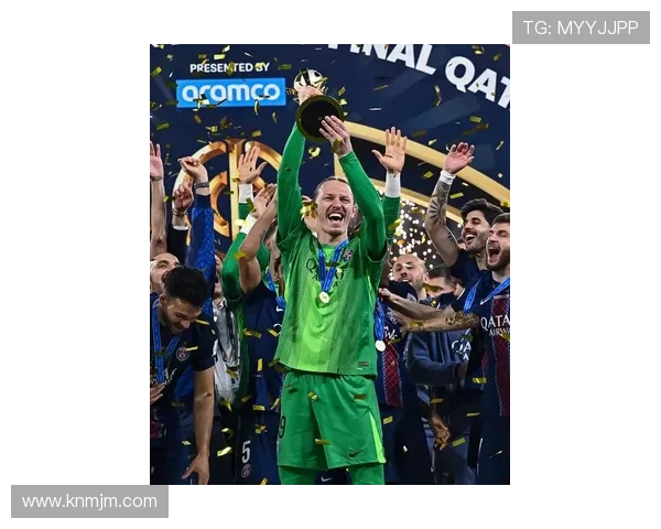 梅西归队后首度亮相 巴黎圣日耳曼备战新赛季冲击欧冠荣誉