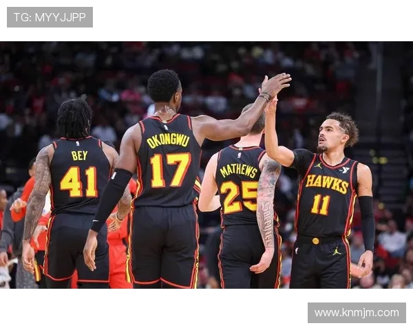 老鹰队最新动态：年轻球员崭露头角 球队战术调整迎接季后赛挑战